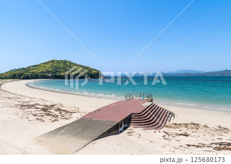 御座白浜の綺麗な海(三重県志摩市志摩町) 御座白浜の綺麗な海(三重県志摩市志摩町) 125680173