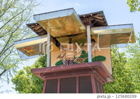 能を舞う家康公のからくり時計（岡崎城公園　愛知県岡崎市） 125680209