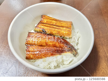 写真素材：うな丼 125680386