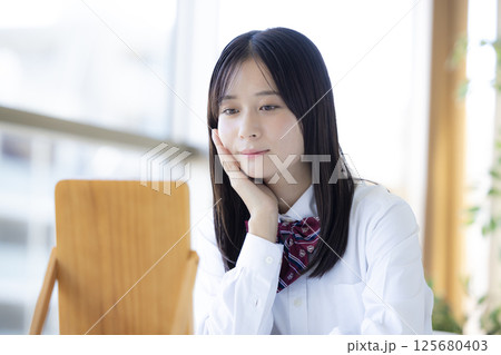 女子高校生のビューティーイメージ　 125680403