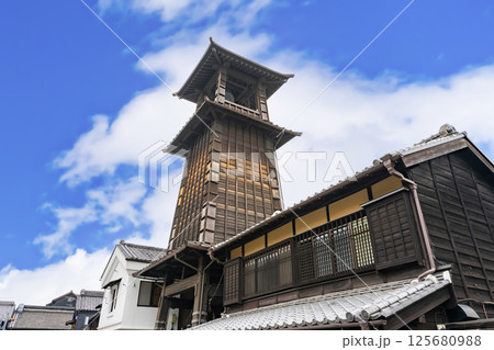 埼玉県川越市　小江戸川越の街並み(時の鐘) 125680988