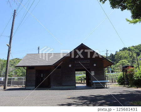 久留里線上総松丘駅の駅舎 125681431
