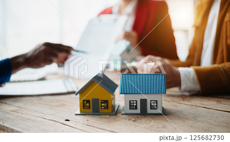 Salesman Hands On House Model , Small Toy House Small Mortgage Property insurance and concepts real estate Salesman Hands On House Model , Small Toy House Small Mortgage Property insurance and concepts real estate 125682730