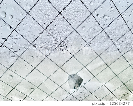 写真素材: 窓についた雪と水滴のイメージ　 125684277