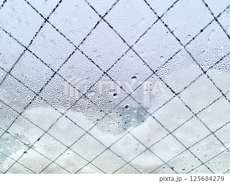 写真素材: 窓についた雪と水滴のイメージ　 125684279