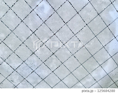 写真素材: 窓についた雪と水滴のイメージ　 125684280
