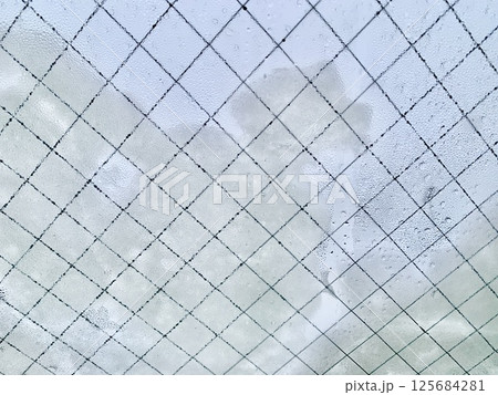 写真素材: 窓についた雪と水滴のイメージ 写真素材: 窓についた雪と水滴のイメージ 125684281