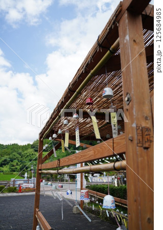 陶器の風鈴 125684985