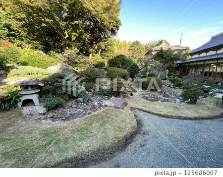 磐田市 福王寺 大庭園「萬両園」 125686007