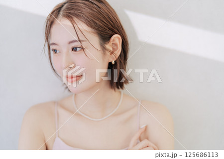 若い女性のビューティーイメージ　　 125686113