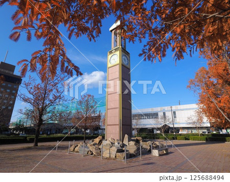 宇多津駅前の時計台　紅葉【香川県綾歌郡宇多津町】2 125688494