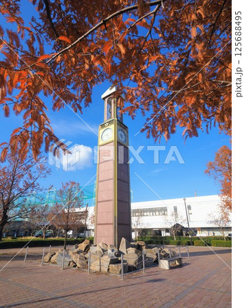 宇多津駅前の時計台　紅葉【香川県綾歌郡宇多津町】1 125688495