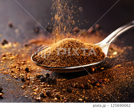 いろいろなスパイス 125690062