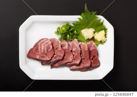 馬刺し 燻製 馬刺し 燻製 125690847