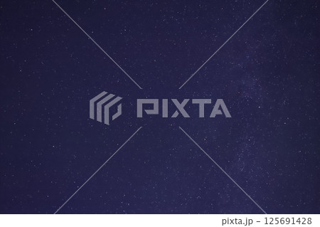 星空を見上げる(壁紙素材) 星空を見上げる(壁紙素材) 125691428