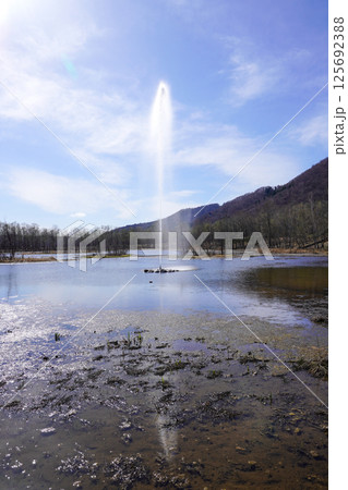 ふくろう池の七色の噴水(忠別ダム) ふくろう池の七色の噴水(忠別ダム) 125692388