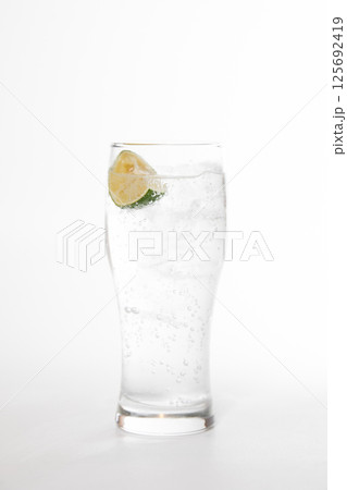 すだちの入った炭酸水 125692419