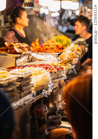 ソウル 広蔵市場(カンジャンシジャン)のグルメ屋台 ソウル 広蔵市場(カンジャンシジャン)のグルメ屋台 125693114