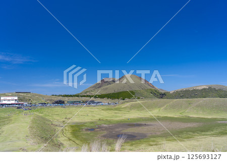 阿蘇高原の草千里ヶ浜 阿蘇高原の草千里ヶ浜 125693127