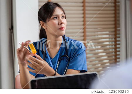 Doctor sharing important medication details in a detailed consultation 125693256