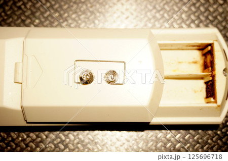 リモコンの修理 両極用電池ばね リモコンの修理 両極用電池ばね 125696718