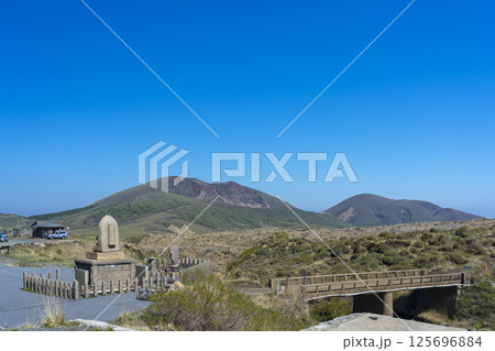 阿蘇山上広場から見る阿蘇山 125696884