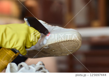 Cleaning Sneakers A Comprehensive Step-by-step Maintenance Guide for Optimal Care 125697444