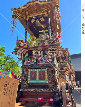 越中八尾曳山祭 上新町の曳山 125698152