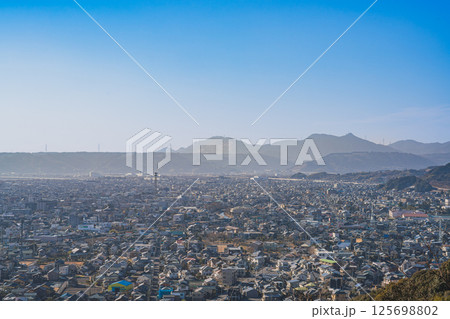 島田市の白岩寺公園前展望台から見た島田市の街並みと風景(静岡県) 125698802