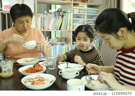 Having Lunch with Family Having Lunch with Family 125699070