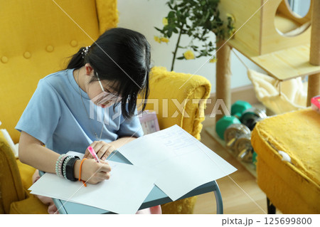 East Asian Girl 125699800