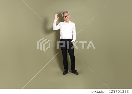 Active Senior Businessman 125701858