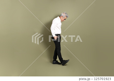 Active Senior Businessman 125701923