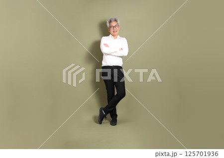 Active Senior Businessman 125701936