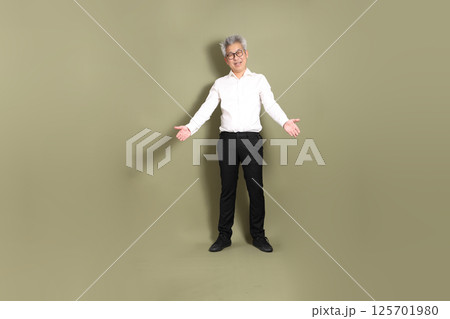 Active Senior Businessman 125701980