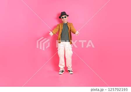 Active Senior Man Active Senior Man 125702193