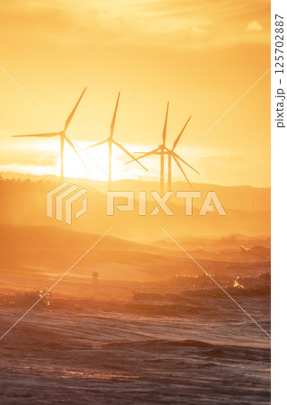 日本海 夕暮れ 風車(北栄町) 日本海 夕暮れ 風車(北栄町) 125702887