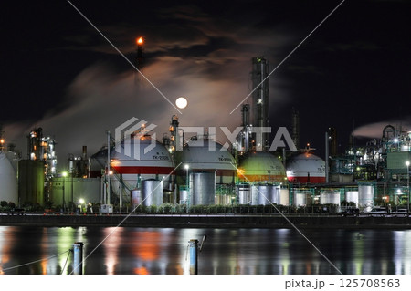 工場夜景 125708563