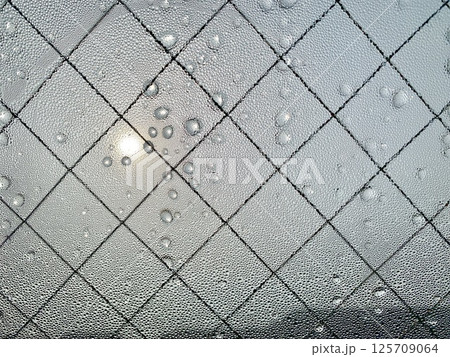 写真素材: 窓についた水滴のイメージ　 125709064