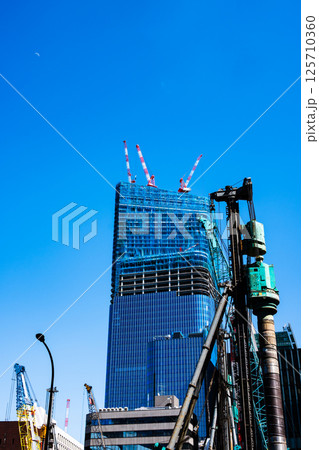 建設工事が続く東京八重洲 呉服橋周辺 2025.04　d-2 高彩度コントラスト 125710360