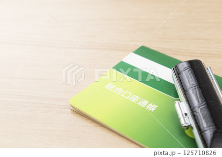 通帳と印鑑 通帳と印鑑 125710826