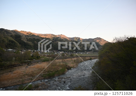 群馬県の老神温泉の橋から撮った風景 125711026