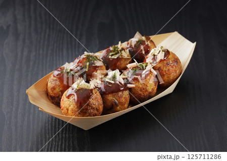 美味しそうな大阪のたこ焼き 125711286
