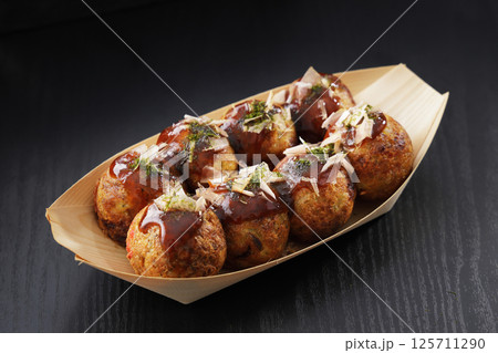 美味しそうな大阪のたこ焼き 125711290