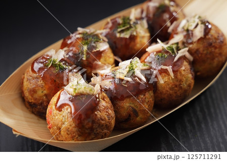 美味しそうな大阪のたこ焼き 美味しそうな大阪のたこ焼き 125711291