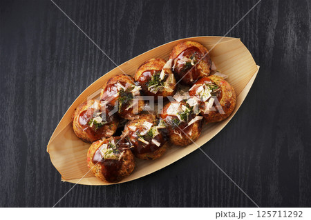 美味しそうな大阪のたこ焼き 125711292