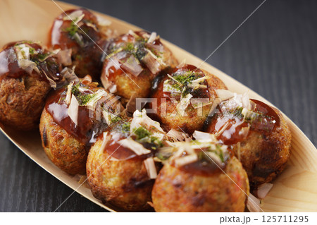 美味しそうな大阪のたこ焼き 美味しそうな大阪のたこ焼き 125711295