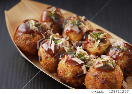 美味しそうな大阪のたこ焼き 美味しそうな大阪のたこ焼き 125711297