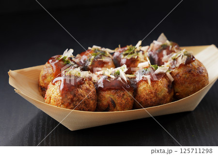 美味しそうな大阪のたこ焼き 125711298