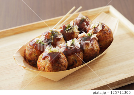美味しそうな大阪のたこ焼き 125711300